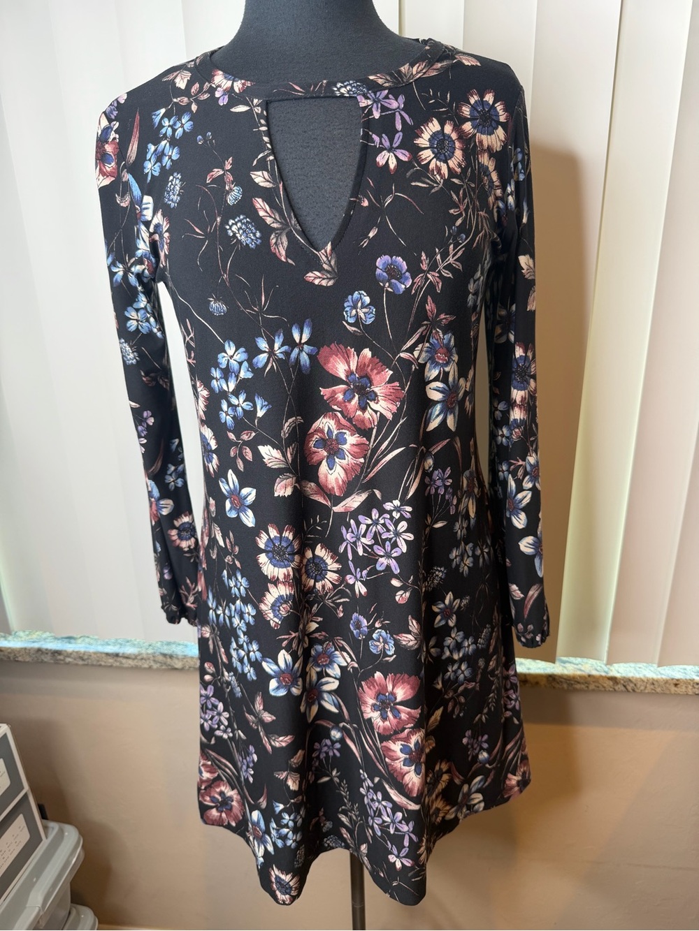 Veronica M Black Floral Keyhole Long-Sleeve Swing Dress Size Small